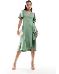 Y.A.S - – midi-wickelkleid aus satin - Lyst