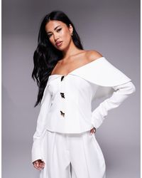 ASOS - Blazer d'ensemble à épaules dénudées et détails métalliques dorés - ivoire - Lyst