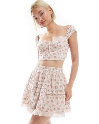 Love Triangle - Crop Top Stile Corsetto Rosa A Fiori Con Finiture - Lyst