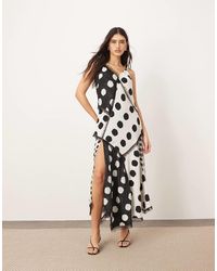 ARRANGE - Cami Maxi-Jurk Van Contrasterende Stof Met Ruches Aan De Zoom Van Stippen - Lyst