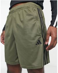 adidas Originals - Pantalones cortos caqui con 3 rayas train essentials - Lyst