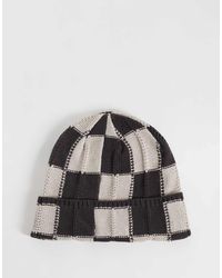 Weekday - Gorro De Punto A Cuadros Marrón Oscuro Y Blanco Roto - Lyst