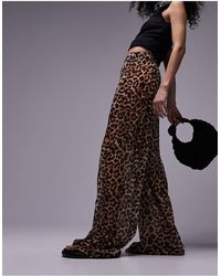 TOPSHOP - Pantalon effet froissé à imprimé léopard - marron - Lyst