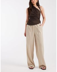 ONLY - Pantalon ample en tissu texturé effet froissé - taupe - Lyst