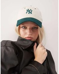 KTZ - Gorra Beis Y Verde Para Mujer Con Visera En Contraste Y Logo De Los Ny Yankees De Pana 9Twenty De - Lyst