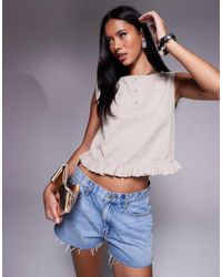 ASOS - Mouwloze Top Met Wafelstructuur, Knoopsluiting En Mini Ruches Aan De Zoom - Lyst