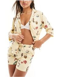 Chelsea Peers - – baumwoll-pyjama mit tropischem symbolmuster bestehend aus hemd mit weiten ärmeln und shorts - Lyst