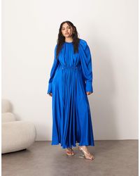 ARRANGE - Curve – drapiertes satin-maxikleid - Lyst