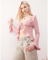 Reclaimed (vintage) - Top De Manga Larga Con Lazada Delantera Y Volantes De Tejido Texturizado De -Sin Color - Lyst