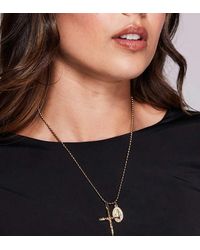 Neck On The Line - Collar Con Colgante De Moneda Y Cruz De Acero Inoxidable Chapado En Oro De - Lyst