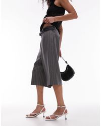 TOPSHOP - Pantaloncini taglio lungo stile culotte grigi a righe - Lyst