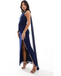 TFNC London - L'invitée - robe longue en mousseline à épaule tombante et détail drapé - marine - Lyst