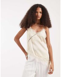 Vero Moda - Top Color Crema Asimétrico De Tirantes De Satén Con Ribete De Encaje-Blanco - Lyst