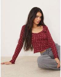 ASOS - Top à petites fleurs en tissu gaufré avec encolure dégagée - bordeaux - Lyst