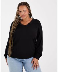 Vero Moda - Blouse manches longues en dentelle avec col v - Lyst
