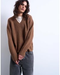 TOPSHOP - Pull à col v en laine mélangée - marron - Lyst