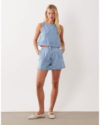 ASOS - Short d'ensemble en jean à pinces devant avec détail cintré à l'arrière - délavage clair - Lyst