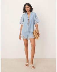 ASOS - Short d'ensemble en denim souple avec détails au crochet - moyen délavé - Lyst