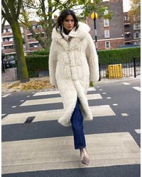 TOPSHOP - Abrigo Largo Con Capucha De Piel Sintética De -Marrón - Lyst