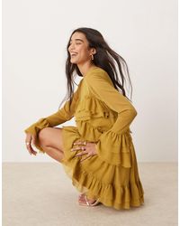 ASOS - – langärmliges, gestuftes minikleid - Lyst