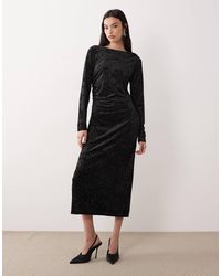 Y.A.S - Ruched Detail Velvet Midi Dress - Lyst