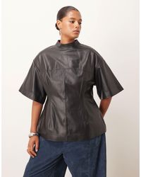 ARRANGE - Curve - top en cuir souple à col montant et taille cintrée - Lyst