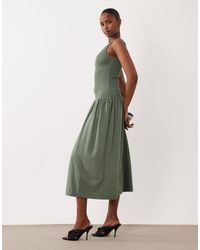 Vila - – ärmelloses, gesmoktes midikleid - Lyst