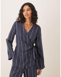 ASOS - Top cache-cœur d'ensemble - à rayures - Lyst