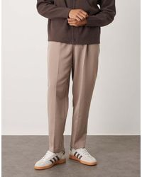 ASOS - Nette Ruimvallende Toelopende Broek Met Plooien Aan De Voorkant - Lyst