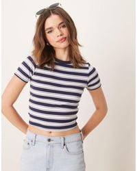 Miss Selfridge - – knapp geschnittenes t-shirt mit streifen - Lyst