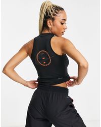 Nike - Camiseta negra sin mangas con diseño gráfico, cuello halter y cremallera sports utility - Lyst