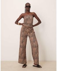 ASOS - Pantalon d'ensemble ample en tissu gaufré à imprimé léopard - Lyst