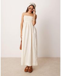 ASOS - Robe longue satinée en coton avec buste froncé - blanc cassé - Lyst