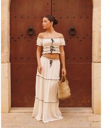 The Frolic - Exclusivité - x lydia kara - jupe d'ensemble longue à volants étagés et bordures ondulées contrastantes - crème - Lyst