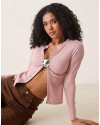 ASOS - Top A Maniche Lunghe Color Rosa Confetto A Coste Con Apertura Con Dettaglio - Lyst