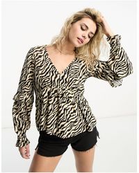 New Look - – geraffte bluse mit zebraprint und v-ausschnitt - Lyst