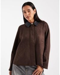 ONLY - Veste en imitation daim avec col contrastant - marron chocolat - Lyst
