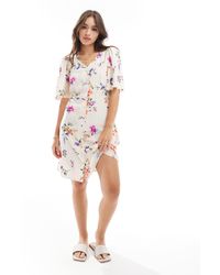 Y.A.S - Y.a.s - robe chemise courte à manches évasées et imprimé fleuri - crème - Lyst