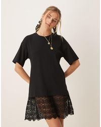 ASOS - Robe t-shirt courte avec encolure dégagée et ourlet en dentelle - Lyst