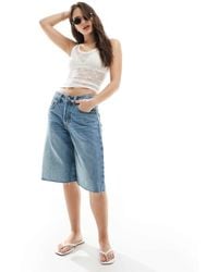 Monki - Pantalones Cortos Vaqueros Azules Holgados De Talle Bajo Con Lavado Medio Peggy De - Lyst