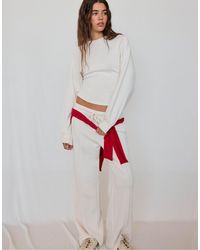 Stradivarius - Sweat-shirt cintré à la taille toucher doux vanille - Lyst