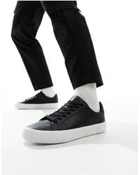 Pull&Bear - Sneakers stringate nere con suola bianca - Lyst