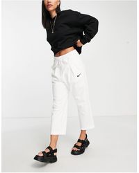 Nike Capri and cropped pants for Women 
