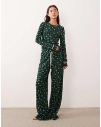 ASOS - Set Regalo Con Pigiama A Maniche Lunghe E Pantaloni A Fondo Ampio Verde Con Stampa Di Stelle - Lyst