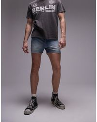 TOPMAN - Pantaloncini di jeans taglio corto lavaggio chiaro con orlo grezzo - Lyst