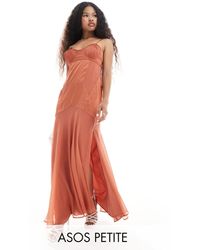 ASOS - Asos design petite - robe longue coupée en biais en satin et mousseline avec découpes et détail corset - rouille clair - Lyst