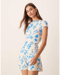 ASOS - T-shirt d'ensemble à imprimé fleuri avec fronces sur le côté et encolure bateau asymétrique - jaune/bleu - Lyst