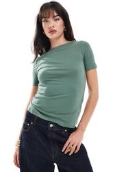 Vero Moda - Nauwsluitend T-Shirt Met Boothals - Lyst
