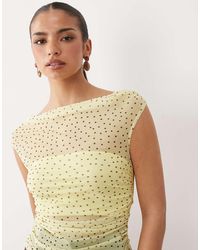 ASOS - Aangerimpelde Top Van Mesh Met Korte Mouwen, Blote Schouders En Stippen - Lyst