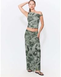 Stradivarius - Jupe mi-longue imprimée en tulle - kaki - Lyst